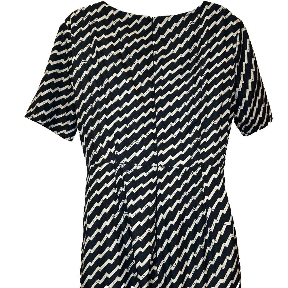 Gianni Bini Geometric Chevron Jumpsuit Sz L Black White Wide Leg Mod - Picture 7 of 11